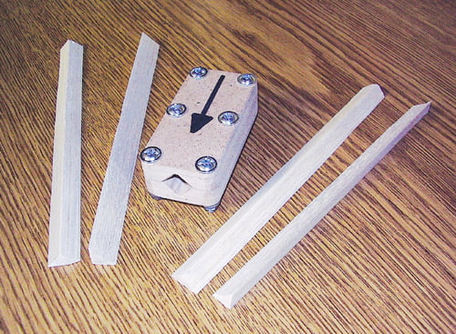 Priprava za rezanje trikotnih letvic